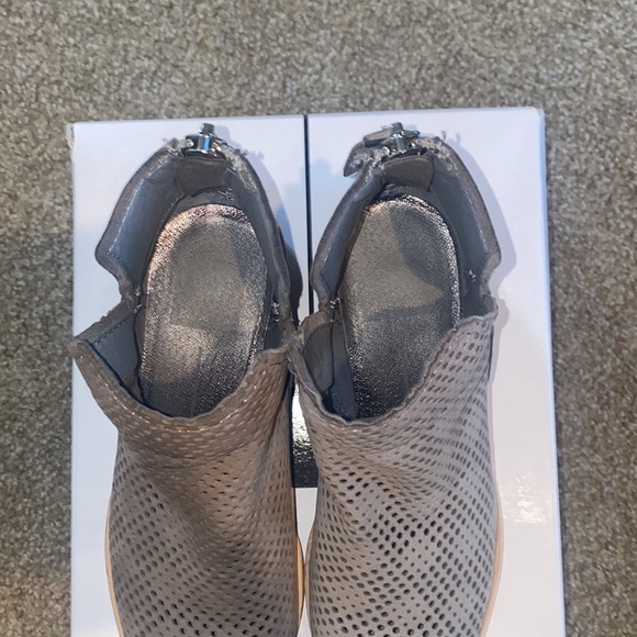 Dolce Vita Bootie - Picture 4 of 7